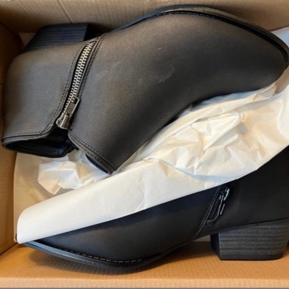 NEW with box JBU Triumph ankle booties, size 10